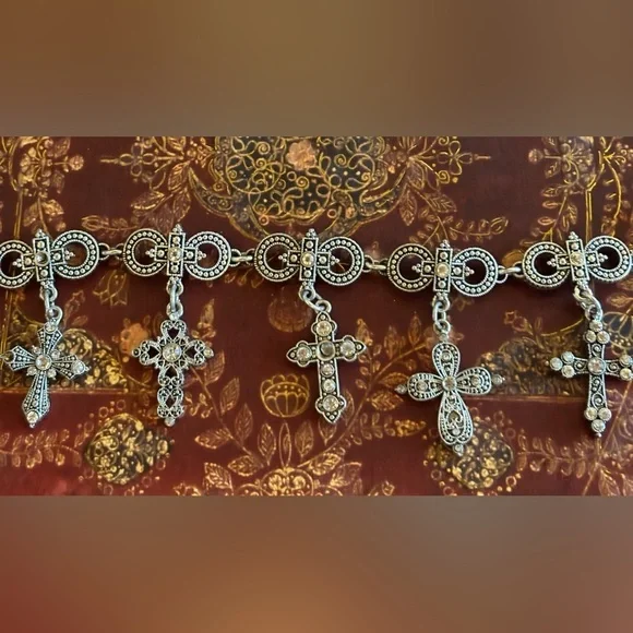 Silver tone Cross bracelet 8” - Picture 4 of 7